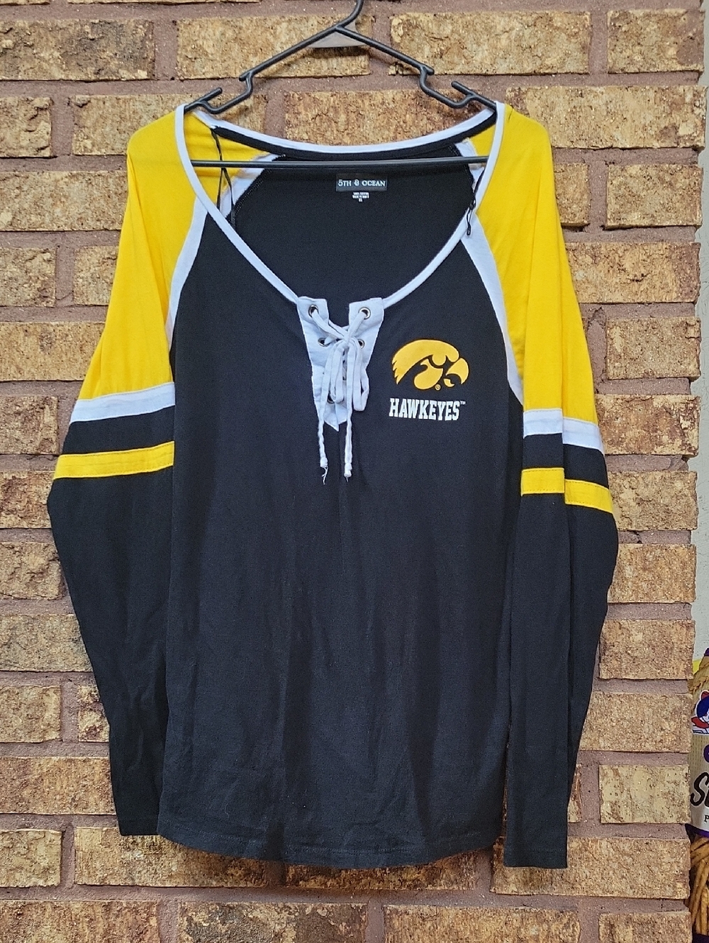 5th & Ocean Iowa Hawkeyes Cotton Crewneck Tee with Tie Front Size XL